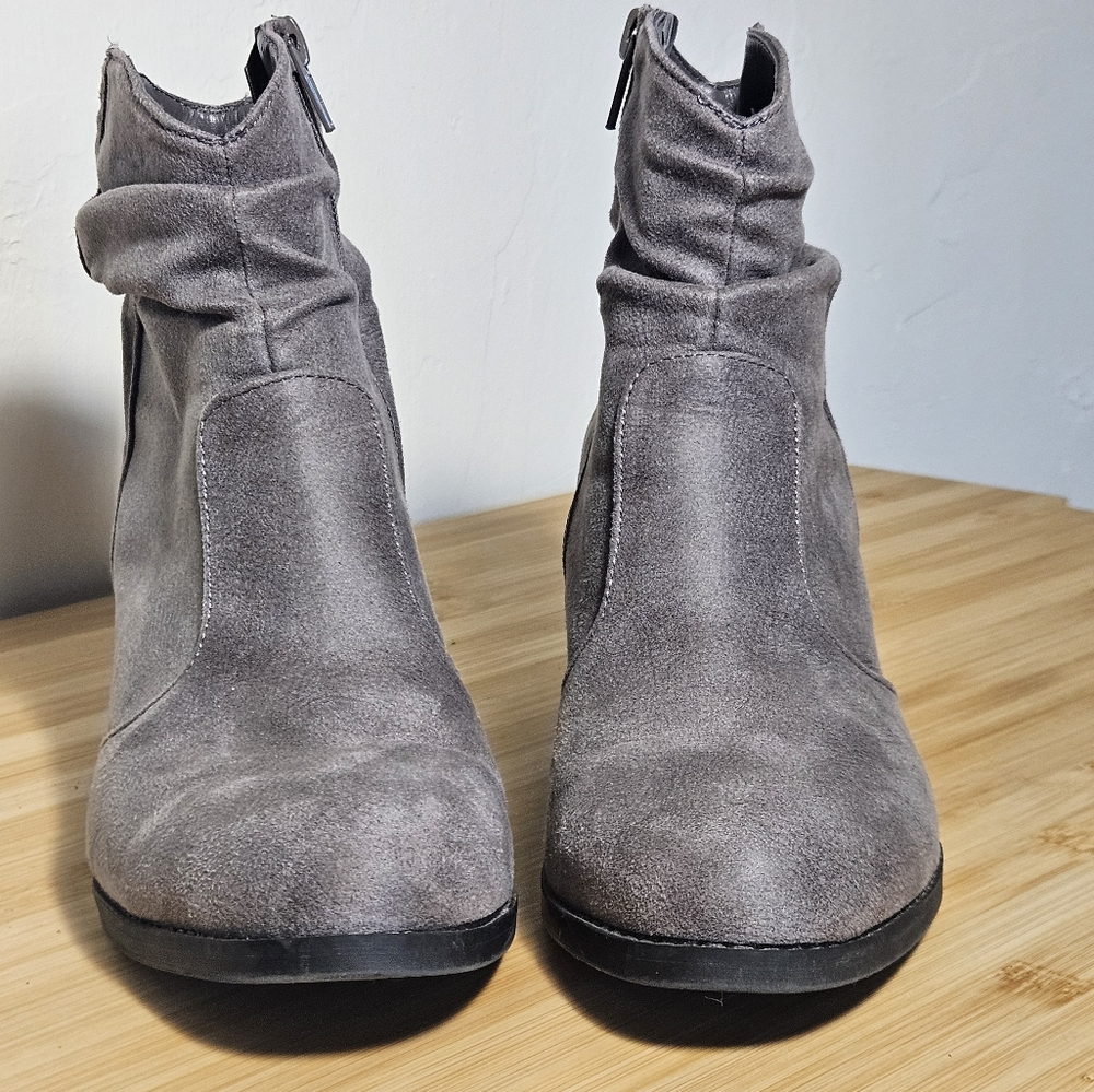 BELLA VITA Gray Suede Ankle Boots, Women's size 8 M